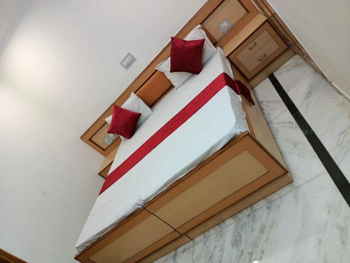 Hotel Empire&Banquet Hisār Buitenkant foto